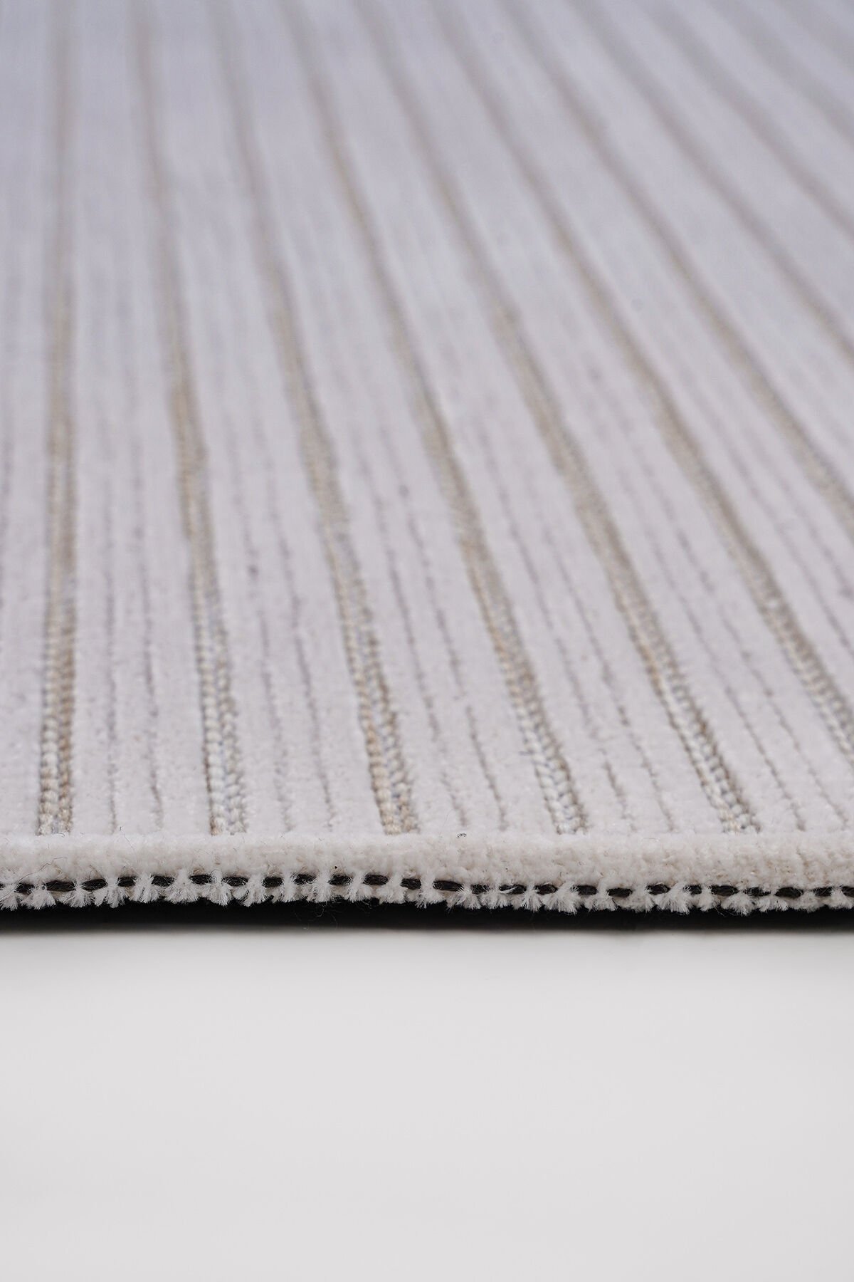 Ravi 1701A Beyaz Kaymaz Taban Yıkanabilir Yumuşak Dokulu Kilim