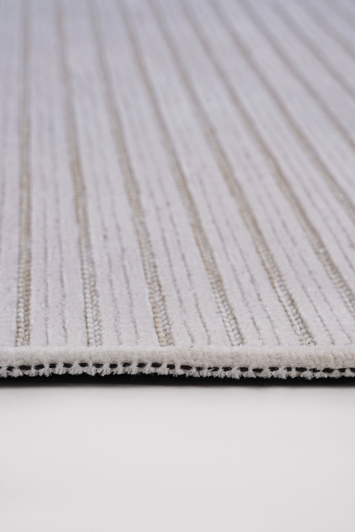 Ravi 1701A Beyaz Kaymaz Taban Yıkanabilir Yumuşak Dokulu Kilim