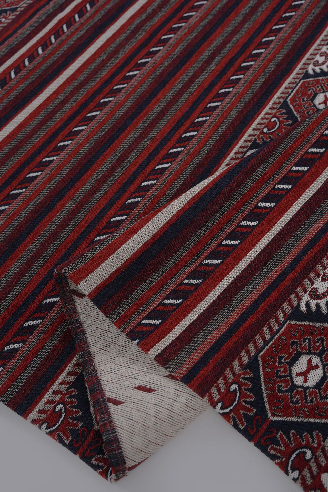 Mira Afgan 9 Kaymaz Tabanlı Yıkanabilir Klasik Kilim