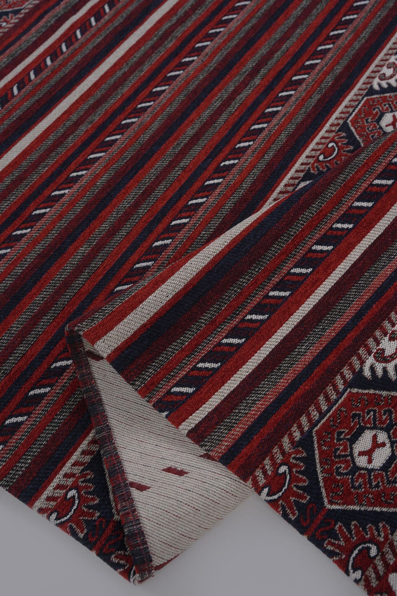 Mira Afgan 9 Kaymaz Tabanlı Yıkanabilir Klasik Kilim