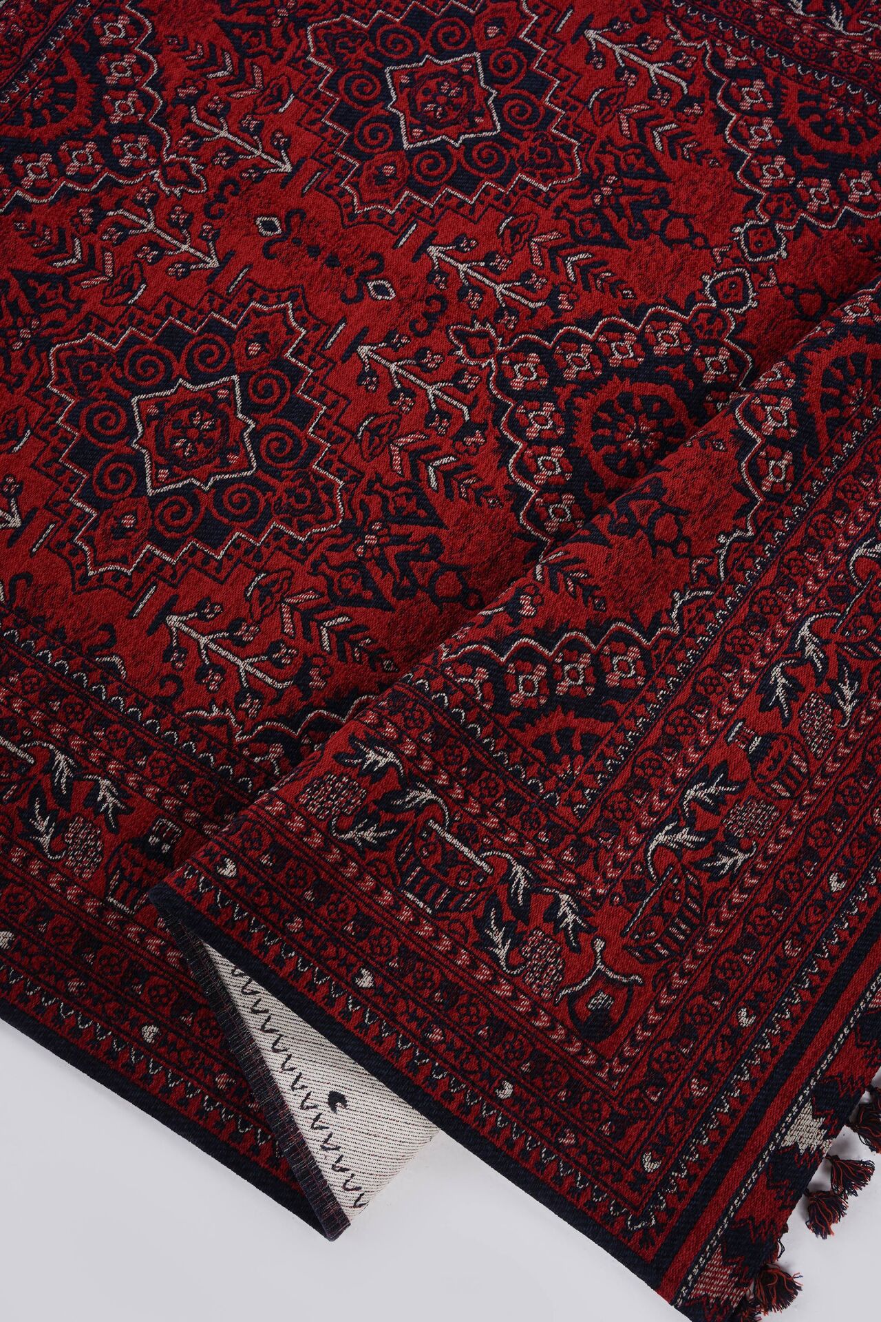 Mira Afgan 7 Kaymaz Tabanlı Yıkanabilir Klasik Kilim